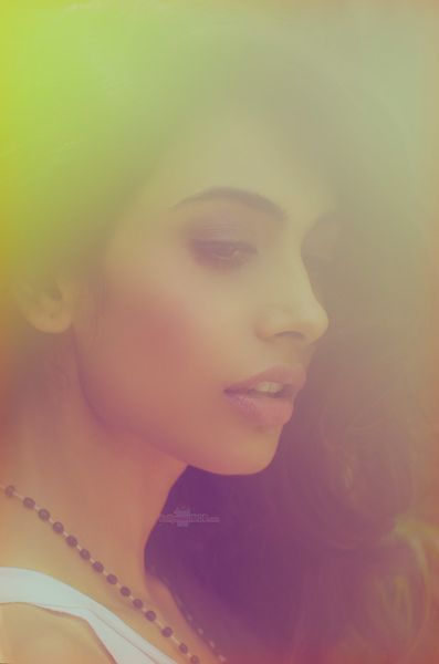 Sarah Jane Dias Photo