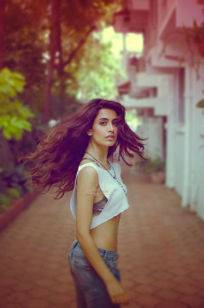 Sarah Jane Dias Photo