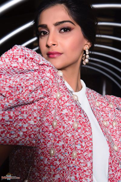 Sonam Kapoor Photo