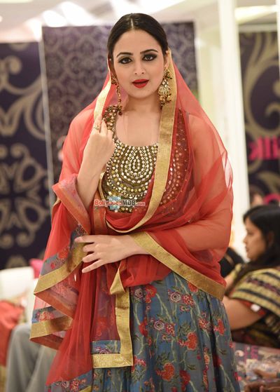 Zoya Afroz Photo