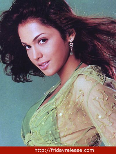 Isha Koppikar Photo