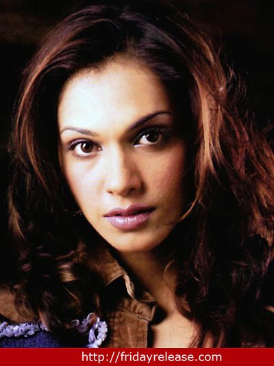 Isha Koppikar Photo