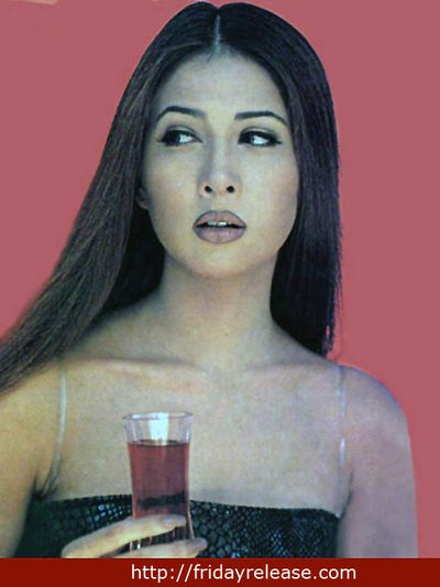 Kim Sharma Photo