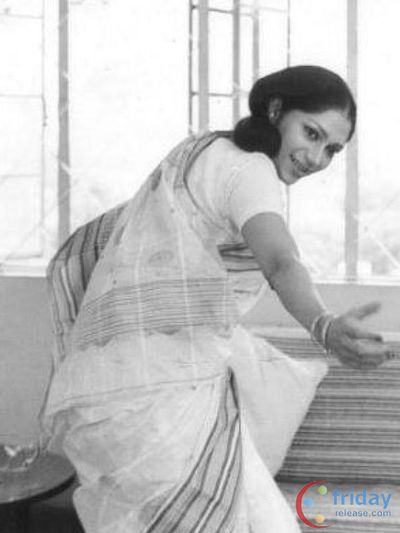 Simi Garewal Photo
