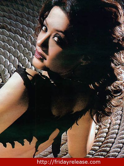 Surveen Chawla Photo