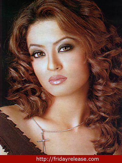 Surveen Chawla Photo