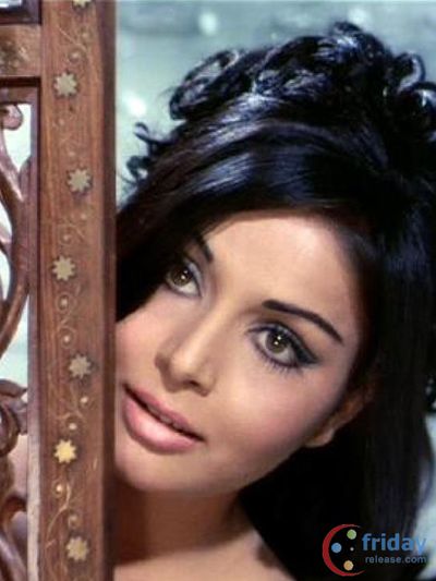 Rakhee Photo