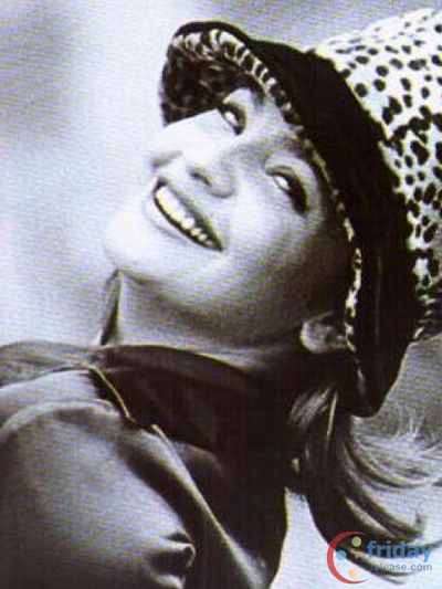 Pooja Bhatt Photo
