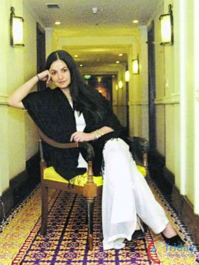 Pooja Bhatt Photo