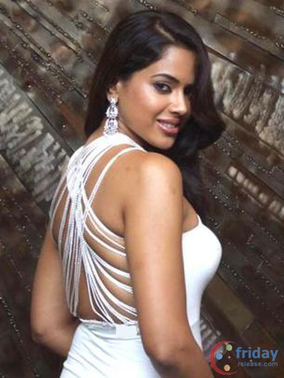 Sameera Reddy Photo