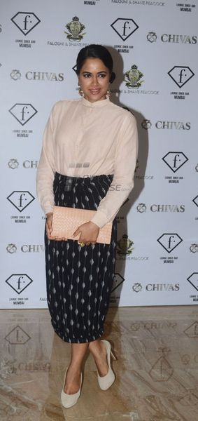 Sameera Reddy Photo