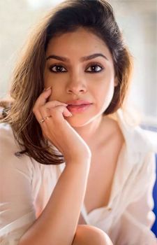 Sumona Chakravarti
