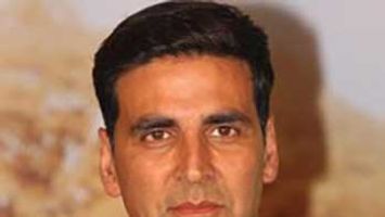Akshay signs 2 films with Ramesh Taurani