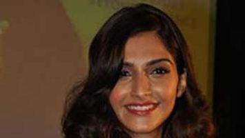 'Khoobsurat' Remake To Have Sonam Kapoor In Rekha's Role.