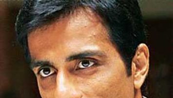 'Maximum' Character of Sonu Sood Is Based On the Real Life Cop Pradeep Sharma of Mumbai