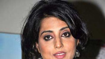 Mahi Gill to emulate Meena Kumari in \'Gang Of Ghosts\'