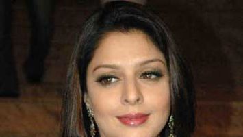 Nagma pulls up her socks for comeback!