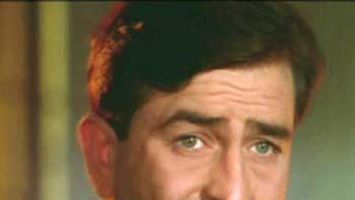 Raj Kapoor\'s classic \'Awara\' to get a colorful makeover ?