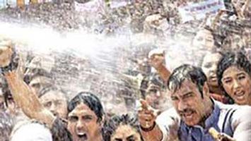 Satyagraha Poster: Full of Rage and Courage!