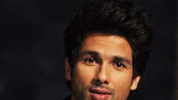 Shahid Kapoor doles out blankets to his building watchmen