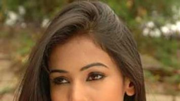 Sonal Chauhan learns French