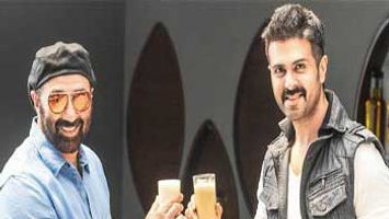 Sunny Deol\'s \'lassi\' muscles and Harman Baweja\'s \'protein\' physique set for a tussle!