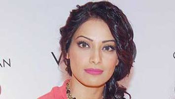 Bipasha Basu to essay conjoined twins in 'Alone'