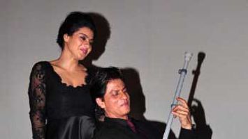 Shah Rukh Khan lives his 'Dilwale Dulhaniya Le Jayenge' days, once again!