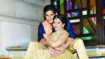 Singer Tulsi Kumar gets engaged!