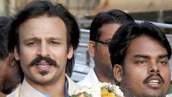 Stars bid goodbye to Lord Ganesha