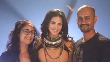 Sunny Leone's 'Pink Lips' crosses 1 million likes online!