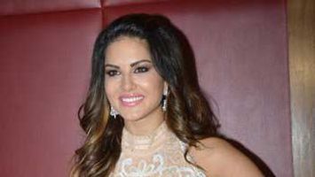 Sunny Leone Was Part Of A Comedy Group In The US!!