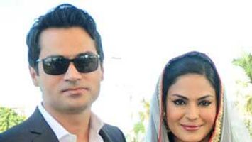 Veena Malik gives birth to a baby boy!