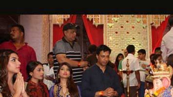 'Calendar Girls' pray to Bappa to seek his blessings