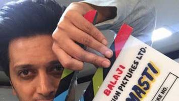 Riteish Deshmukh displays his souvenir from 'Great Grand Masti'