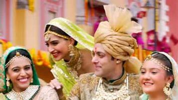 Salman Khan parties with 'Prem Ratan Dhan Payo' team