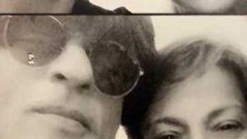 Shah Rukh Khan's selfie with the veteran actress Tanuja