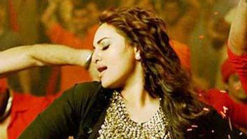 Sonakshi Sinha, Abhishek Bachchan set the stage on fire in 'Nachan Farrate'