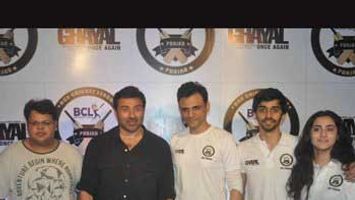 Sunny Deol enjoyed the promotion of 'Ghayal Once Again' with box cricket
