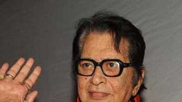 Veteran actor Manoj Kumar returns to home from hospital