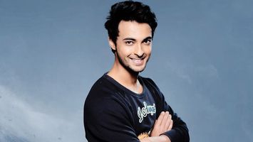 Aayush Sharma showered with oodles of love on the sets of Loveratri!