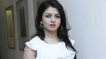 Bhagyashree returns to the silver screen