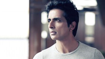 Confirmed: Sonu Sood has now officially been roped in to play the lead antagonist in Simmba!
