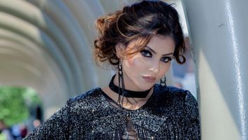 Hate Story IV actress Urvashi Rautela turns muse for Vikram Phadnis