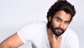 Hindi remake of Telugu film 'Pelli Choopulu' to star Jackky Bhagnani!