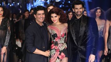 Jacqueline Fernandez looks like a dream at the Lakme Fashion Week 2017!