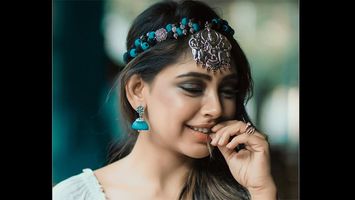 Meet the Queen of Creating Chat groups – Niti Taylor