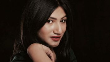 Model-turned-actress Mahika Sharma to pay a visit to Asifa's parents!