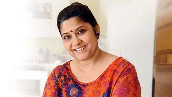 Popular sitcom ‘Khichdi’ to make a comeback and Renuka Shahane to do a cameo in it!