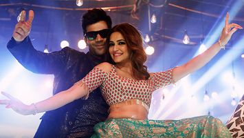 Rajkummar Rao steals the show with his dance moves in Pallo Latke!